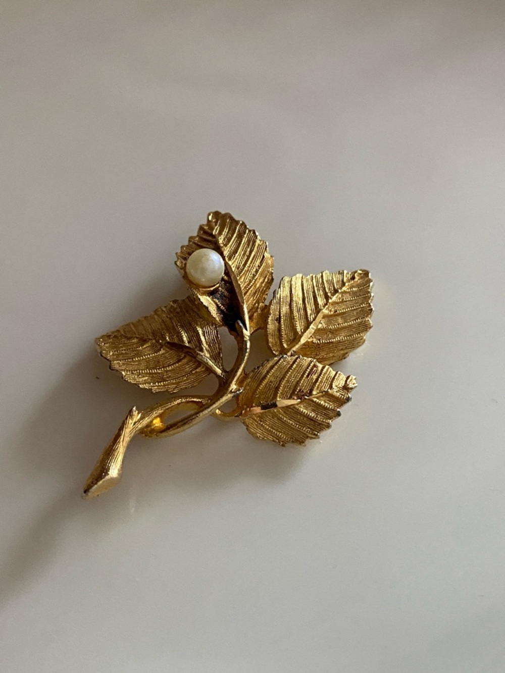VTG Gold Leaf Pearl Accent Brooch